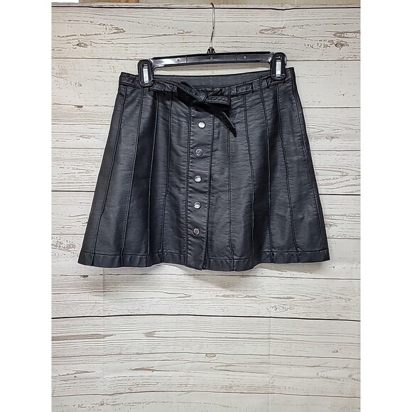 Free People Women's Faux Leather Snap Button Mini Solid Skirt Black Size 4 Pleat - Picture 1 of 8